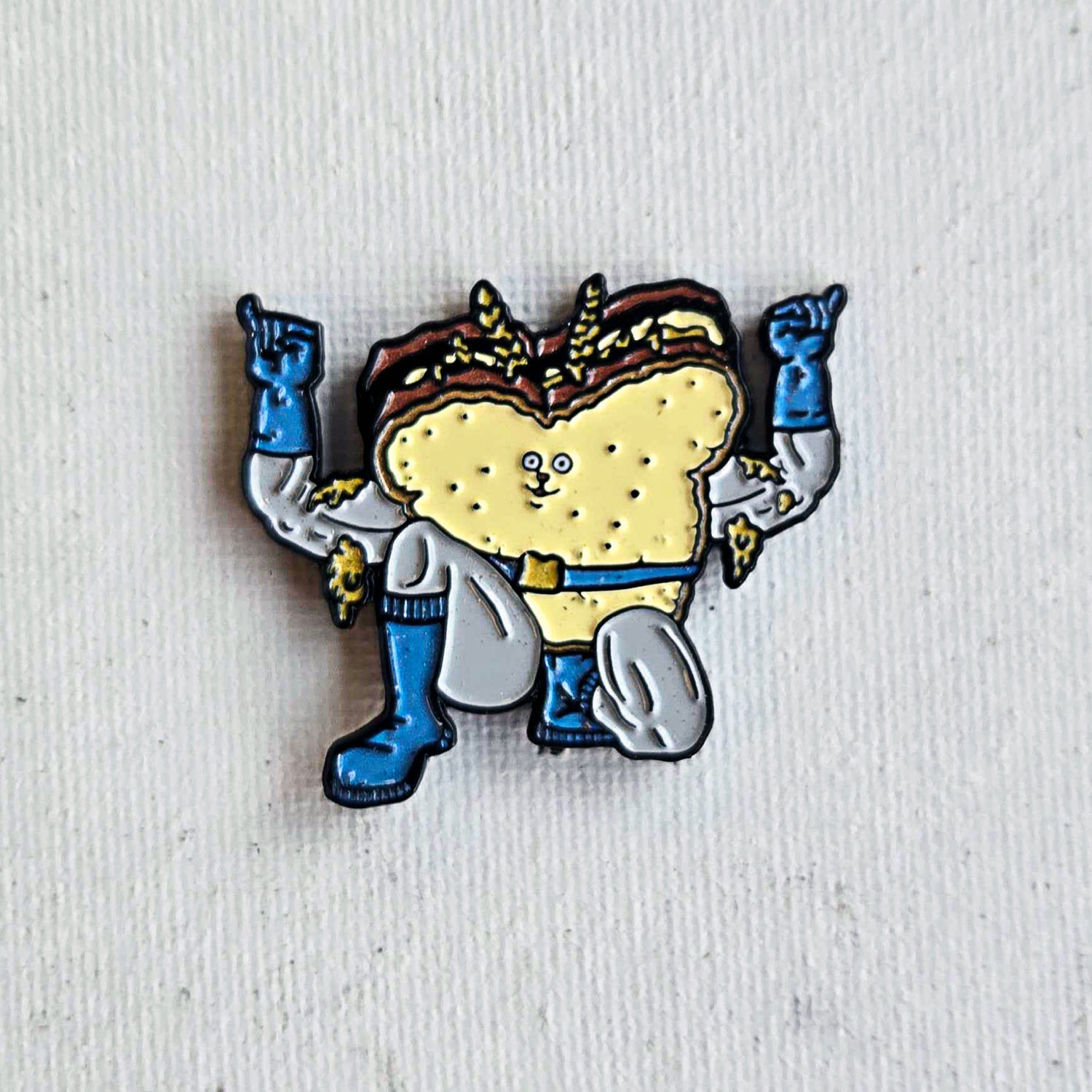 Honees Honees Pin